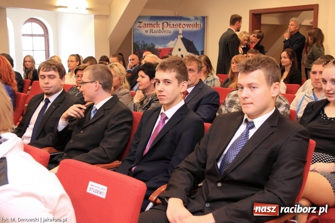 Zdjęcie w galerii na portalu naszraciborz.pl: Raciborska PWSZ zainaugurowała na Zamku Piastowskim rok akademicki 2015/2016 wiadomości z regionu