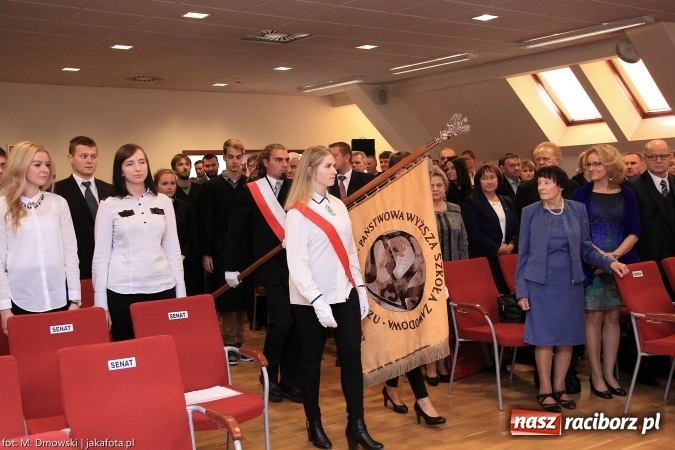 Zdjęcie w galerii na portalu naszraciborz.pl: Raciborska PWSZ zainaugurowała na Zamku Piastowskim rok akademicki 2015/2016 wiadomości z regionu