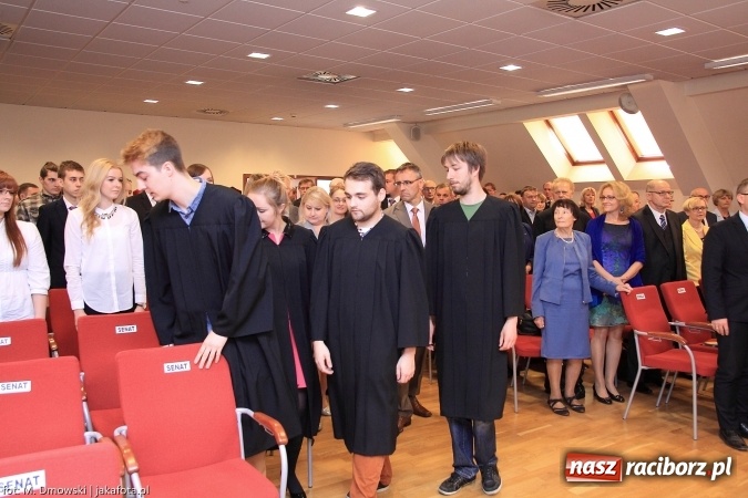Zdjęcie w galerii na portalu naszraciborz.pl: Raciborska PWSZ zainaugurowała na Zamku Piastowskim rok akademicki 2015/2016 wiadomości z regionu