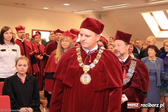 Zdjęcie w galerii na portalu naszraciborz.pl: Raciborska PWSZ zainaugurowała na Zamku Piastowskim rok akademicki 2015/2016 wiadomości z regionu