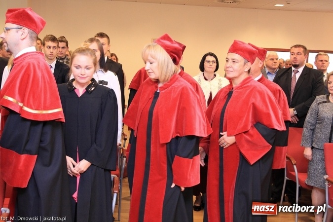 Zdjęcie w galerii na portalu naszraciborz.pl: Raciborska PWSZ zainaugurowała na Zamku Piastowskim rok akademicki 2015/2016 wiadomości z regionu