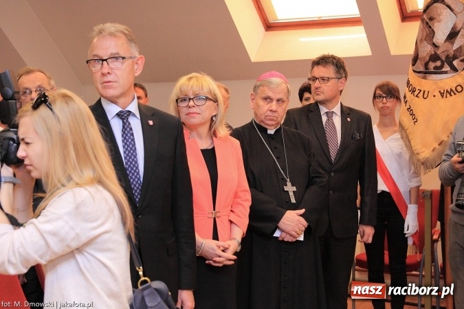 Zdjęcie w galerii na portalu naszraciborz.pl: Raciborska PWSZ zainaugurowała na Zamku Piastowskim rok akademicki 2015/2016 wiadomości z regionu