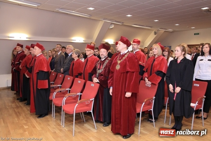 Zdjęcie w galerii na portalu naszraciborz.pl: Raciborska PWSZ zainaugurowała na Zamku Piastowskim rok akademicki 2015/2016 wiadomości z regionu