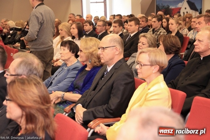 Zdjęcie w galerii na portalu naszraciborz.pl: Raciborska PWSZ zainaugurowała na Zamku Piastowskim rok akademicki 2015/2016 wiadomości z regionu