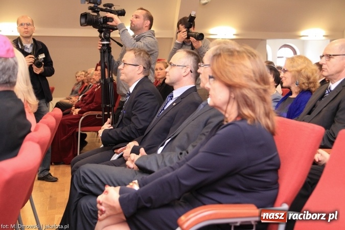 Zdjęcie w galerii na portalu naszraciborz.pl: Raciborska PWSZ zainaugurowała na Zamku Piastowskim rok akademicki 2015/2016 wiadomości z regionu