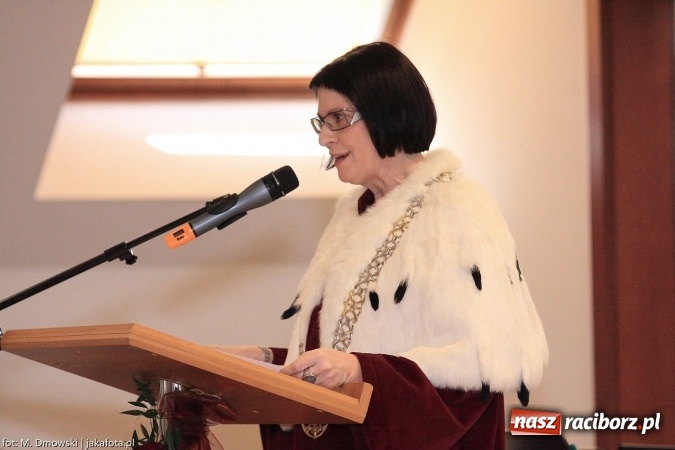 Zdjęcie w galerii na portalu naszraciborz.pl: Raciborska PWSZ zainaugurowała na Zamku Piastowskim rok akademicki 2015/2016 wiadomości z regionu