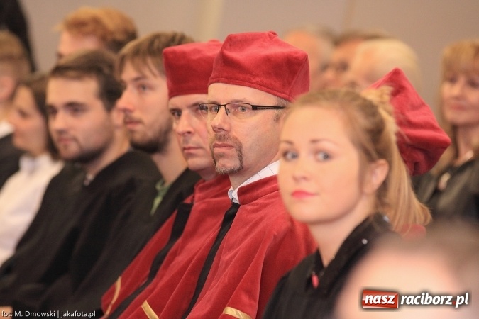 Zdjęcie w galerii na portalu naszraciborz.pl: Raciborska PWSZ zainaugurowała na Zamku Piastowskim rok akademicki 2015/2016 wiadomości z regionu