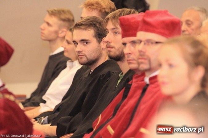 Zdjęcie w galerii na portalu naszraciborz.pl: Raciborska PWSZ zainaugurowała na Zamku Piastowskim rok akademicki 2015/2016 wiadomości z regionu