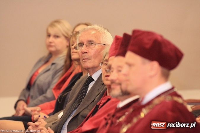 Zdjęcie w galerii na portalu naszraciborz.pl: Raciborska PWSZ zainaugurowała na Zamku Piastowskim rok akademicki 2015/2016 wiadomości z regionu