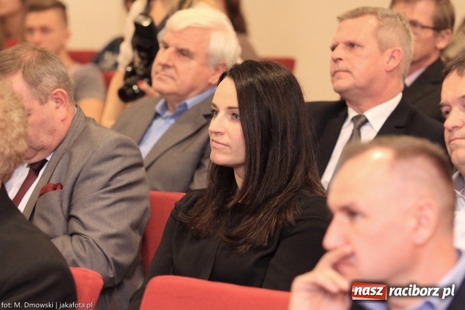 Zdjęcie w galerii na portalu naszraciborz.pl: Raciborska PWSZ zainaugurowała na Zamku Piastowskim rok akademicki 2015/2016 wiadomości z regionu