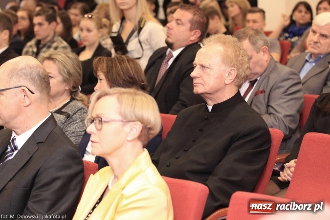 Zdjęcie w galerii na portalu naszraciborz.pl: Raciborska PWSZ zainaugurowała na Zamku Piastowskim rok akademicki 2015/2016 wiadomości z regionu