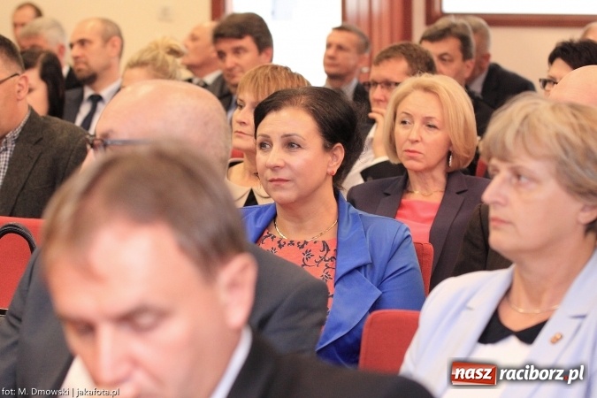 Zdjęcie w galerii na portalu naszraciborz.pl: Raciborska PWSZ zainaugurowała na Zamku Piastowskim rok akademicki 2015/2016 wiadomości z regionu