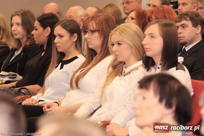 Zdjęcie w galerii na portalu naszraciborz.pl: Raciborska PWSZ zainaugurowała na Zamku Piastowskim rok akademicki 2015/2016 wiadomości z regionu