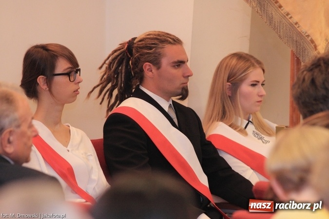 Zdjęcie w galerii na portalu naszraciborz.pl: Raciborska PWSZ zainaugurowała na Zamku Piastowskim rok akademicki 2015/2016 wiadomości z regionu