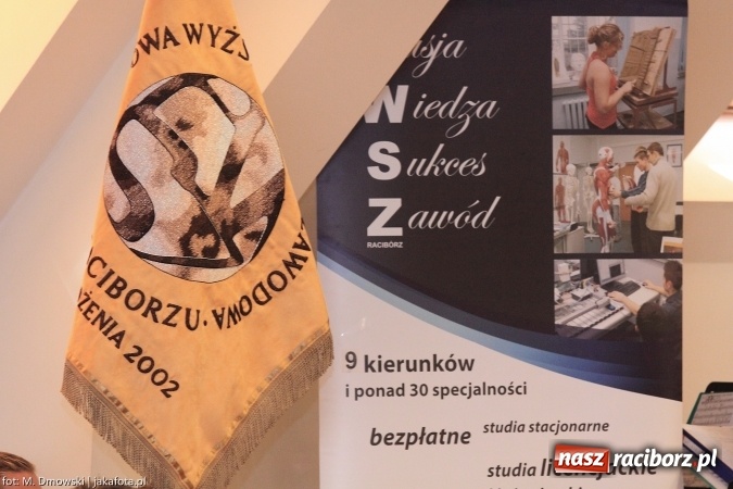 Zdjęcie w galerii na portalu naszraciborz.pl: Raciborska PWSZ zainaugurowała na Zamku Piastowskim rok akademicki 2015/2016 wiadomości z regionu