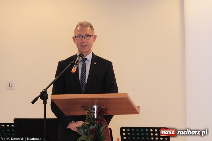 Zdjęcie w galerii na portalu naszraciborz.pl: Raciborska PWSZ zainaugurowała na Zamku Piastowskim rok akademicki 2015/2016 wiadomości z regionu