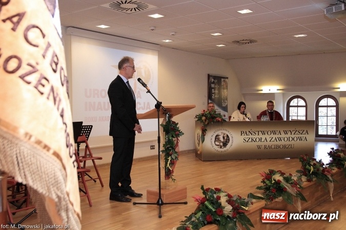 Zdjęcie w galerii na portalu naszraciborz.pl: Raciborska PWSZ zainaugurowała na Zamku Piastowskim rok akademicki 2015/2016 wiadomości z regionu