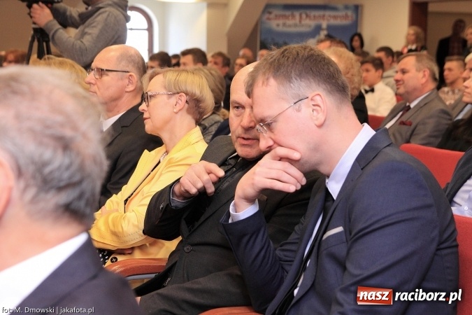 Zdjęcie w galerii na portalu naszraciborz.pl: Raciborska PWSZ zainaugurowała na Zamku Piastowskim rok akademicki 2015/2016 wiadomości z regionu