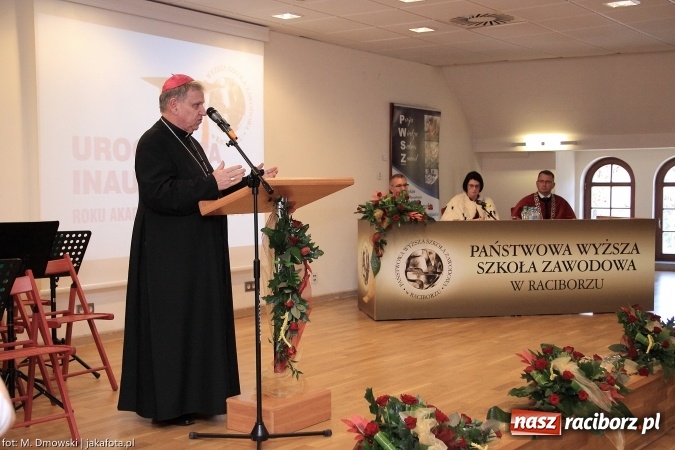 Zdjęcie w galerii na portalu naszraciborz.pl: Raciborska PWSZ zainaugurowała na Zamku Piastowskim rok akademicki 2015/2016 wiadomości z regionu