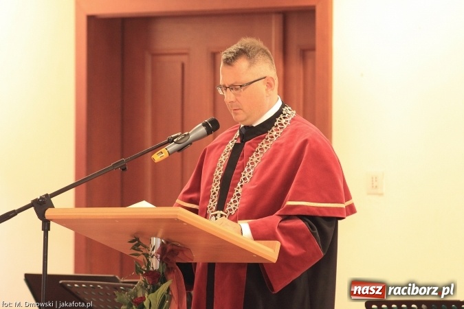 Zdjęcie w galerii na portalu naszraciborz.pl: Raciborska PWSZ zainaugurowała na Zamku Piastowskim rok akademicki 2015/2016 wiadomości z regionu