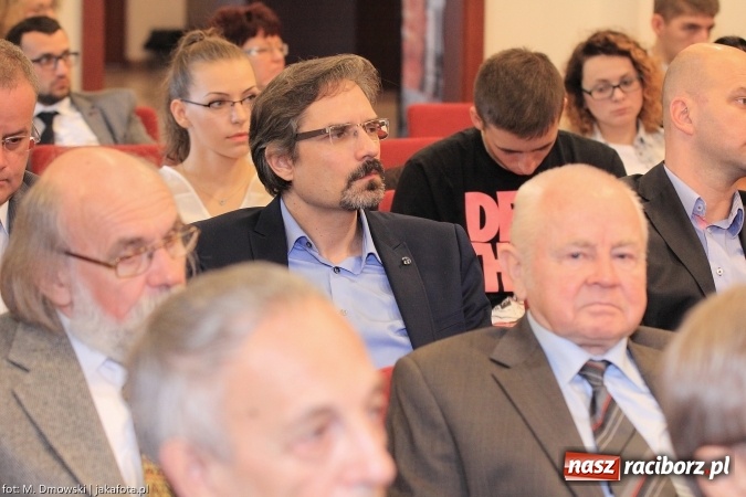 Zdjęcie w galerii na portalu naszraciborz.pl: Raciborska PWSZ zainaugurowała na Zamku Piastowskim rok akademicki 2015/2016 wiadomości z regionu