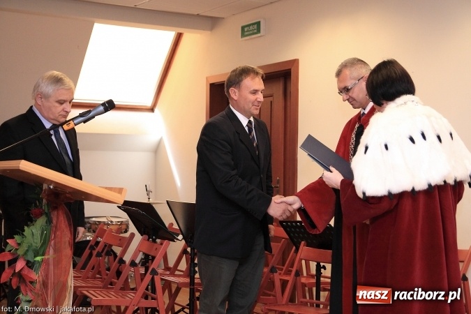 Zdjęcie w galerii na portalu naszraciborz.pl: Raciborska PWSZ zainaugurowała na Zamku Piastowskim rok akademicki 2015/2016 wiadomości z regionu