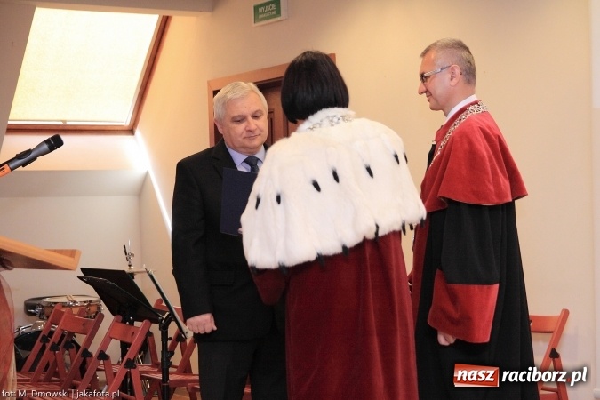 Zdjęcie w galerii na portalu naszraciborz.pl: Raciborska PWSZ zainaugurowała na Zamku Piastowskim rok akademicki 2015/2016 wiadomości z regionu