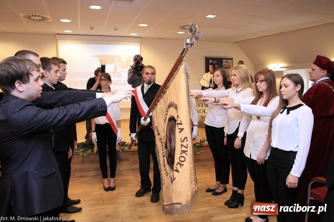 Zdjęcie w galerii na portalu naszraciborz.pl: Raciborska PWSZ zainaugurowała na Zamku Piastowskim rok akademicki 2015/2016 wiadomości z regionu