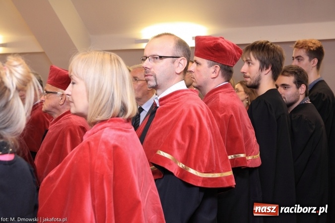 Zdjęcie w galerii na portalu naszraciborz.pl: Raciborska PWSZ zainaugurowała na Zamku Piastowskim rok akademicki 2015/2016 wiadomości z regionu