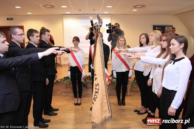 Zdjęcie w galerii na portalu naszraciborz.pl: Raciborska PWSZ zainaugurowała na Zamku Piastowskim rok akademicki 2015/2016 wiadomości z regionu