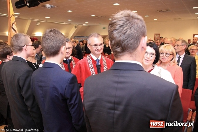 Zdjęcie w galerii na portalu naszraciborz.pl: Raciborska PWSZ zainaugurowała na Zamku Piastowskim rok akademicki 2015/2016 wiadomości z regionu
