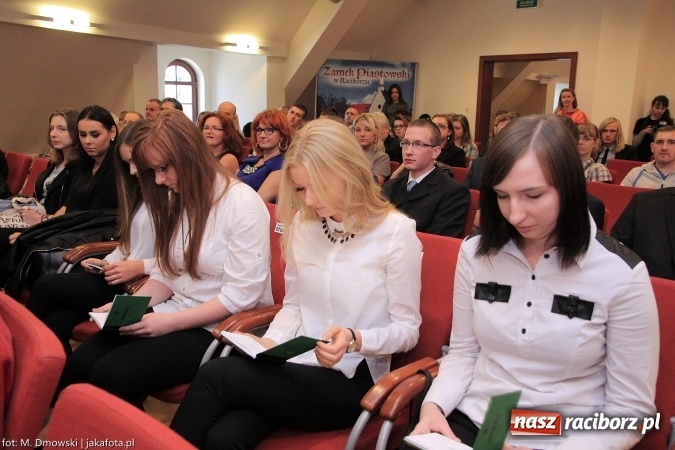 Zdjęcie w galerii na portalu naszraciborz.pl: Raciborska PWSZ zainaugurowała na Zamku Piastowskim rok akademicki 2015/2016 wiadomości z regionu