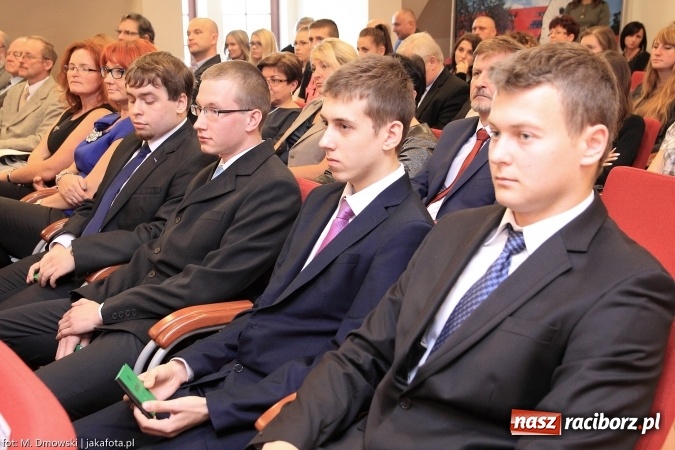Zdjęcie w galerii na portalu naszraciborz.pl: Raciborska PWSZ zainaugurowała na Zamku Piastowskim rok akademicki 2015/2016 wiadomości z regionu
