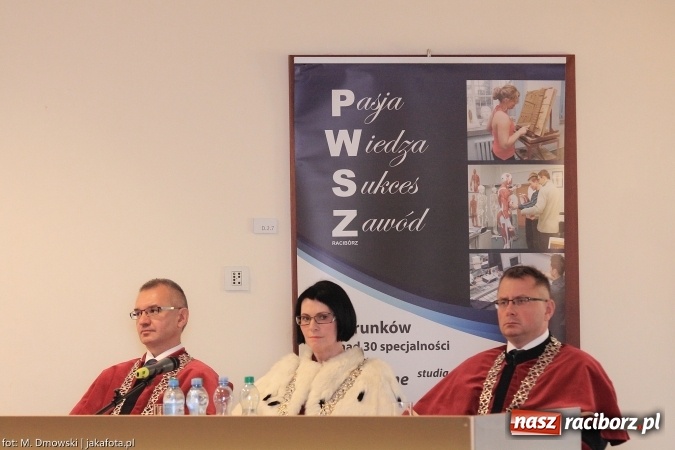 Zdjęcie w galerii na portalu naszraciborz.pl: Raciborska PWSZ zainaugurowała na Zamku Piastowskim rok akademicki 2015/2016 wiadomości z regionu