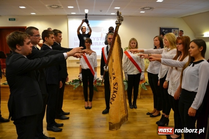 Zdjęcie w galerii na portalu naszraciborz.pl: Raciborska PWSZ zainaugurowała na Zamku Piastowskim rok akademicki 2015/2016 wiadomości z regionu