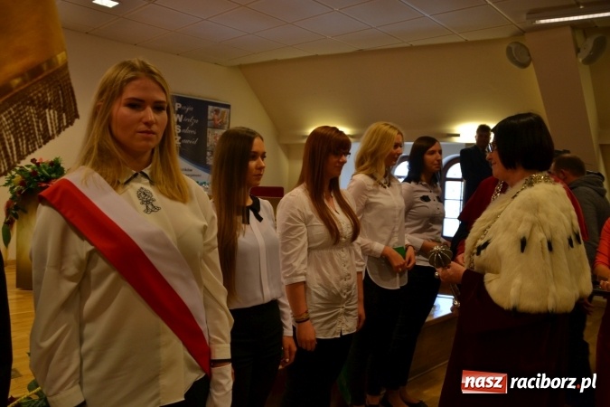 Zdjęcie w galerii na portalu naszraciborz.pl: Raciborska PWSZ zainaugurowała na Zamku Piastowskim rok akademicki 2015/2016 wiadomości z regionu