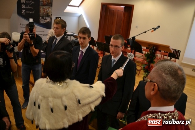 Zdjęcie w galerii na portalu naszraciborz.pl: Raciborska PWSZ zainaugurowała na Zamku Piastowskim rok akademicki 2015/2016 wiadomości z regionu