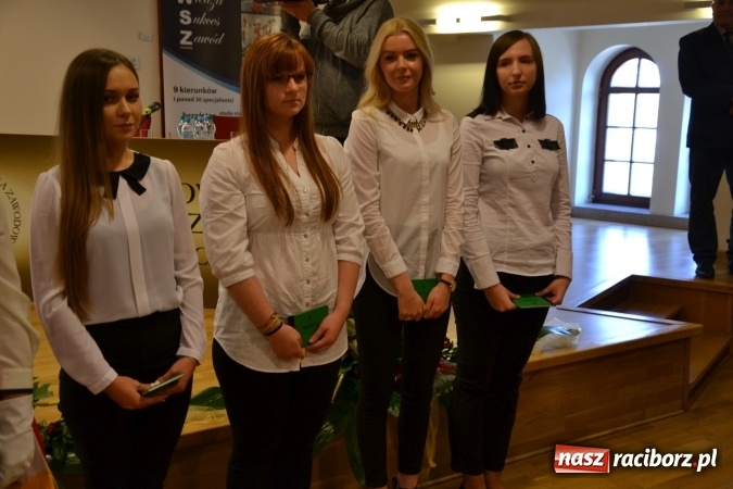 Zdjęcie w galerii na portalu naszraciborz.pl: Raciborska PWSZ zainaugurowała na Zamku Piastowskim rok akademicki 2015/2016 wiadomości z regionu