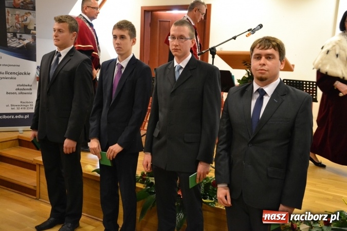 Zdjęcie w galerii na portalu naszraciborz.pl: Raciborska PWSZ zainaugurowała na Zamku Piastowskim rok akademicki 2015/2016 wiadomości z regionu