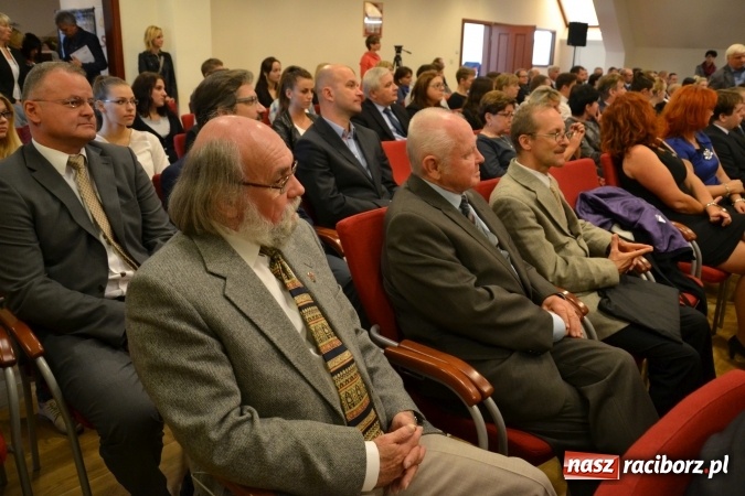 Zdjęcie w galerii na portalu naszraciborz.pl: Raciborska PWSZ zainaugurowała na Zamku Piastowskim rok akademicki 2015/2016 wiadomości z regionu