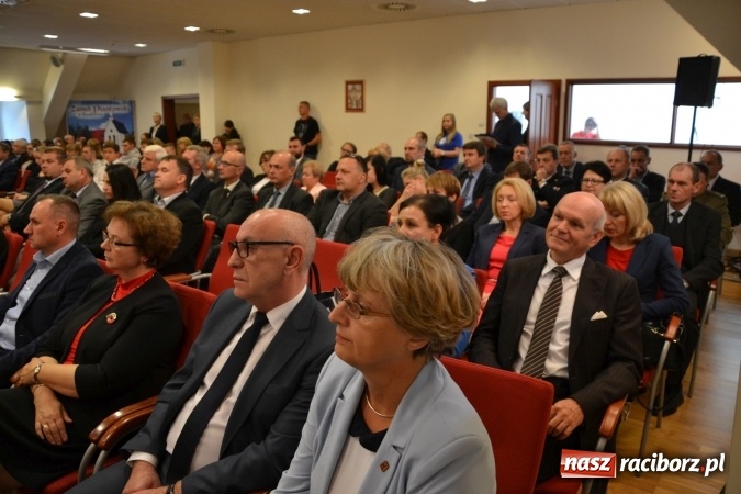 Zdjęcie w galerii na portalu naszraciborz.pl: Raciborska PWSZ zainaugurowała na Zamku Piastowskim rok akademicki 2015/2016 wiadomości z regionu