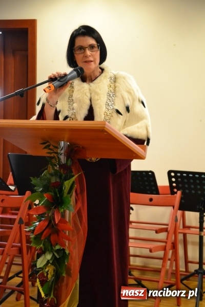 Zdjęcie w galerii na portalu naszraciborz.pl: Raciborska PWSZ zainaugurowała na Zamku Piastowskim rok akademicki 2015/2016 wiadomości z regionu