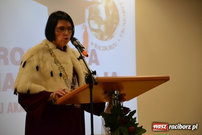 Zdjęcie w galerii na portalu naszraciborz.pl: Raciborska PWSZ zainaugurowała na Zamku Piastowskim rok akademicki 2015/2016 wiadomości z regionu