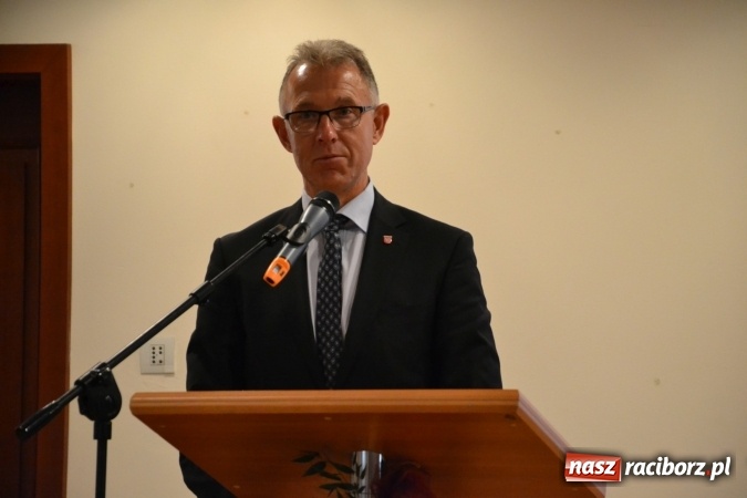 Zdjęcie w galerii na portalu naszraciborz.pl: Raciborska PWSZ zainaugurowała na Zamku Piastowskim rok akademicki 2015/2016 wiadomości z regionu