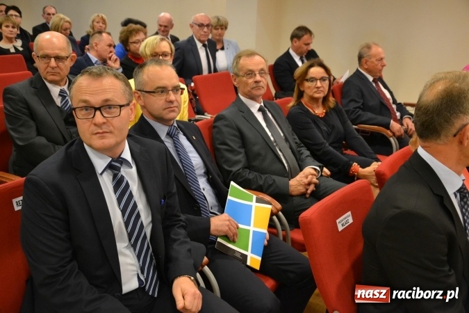 Zdjęcie w galerii na portalu naszraciborz.pl: Raciborska PWSZ zainaugurowała na Zamku Piastowskim rok akademicki 2015/2016 wiadomości z regionu