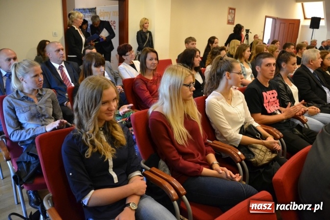 Zdjęcie w galerii na portalu naszraciborz.pl: Raciborska PWSZ zainaugurowała na Zamku Piastowskim rok akademicki 2015/2016 wiadomości z regionu