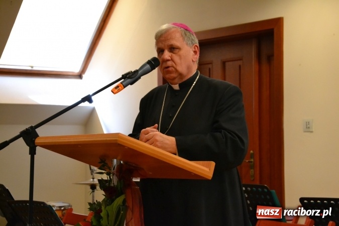 Zdjęcie w galerii na portalu naszraciborz.pl: Raciborska PWSZ zainaugurowała na Zamku Piastowskim rok akademicki 2015/2016 wiadomości z regionu