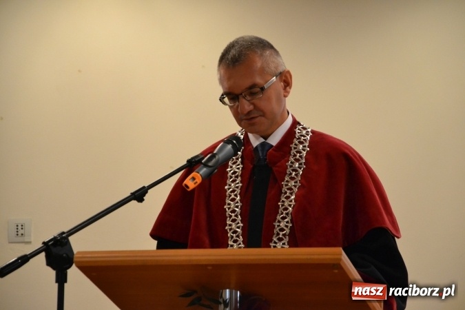 Zdjęcie w galerii na portalu naszraciborz.pl: Raciborska PWSZ zainaugurowała na Zamku Piastowskim rok akademicki 2015/2016 wiadomości z regionu