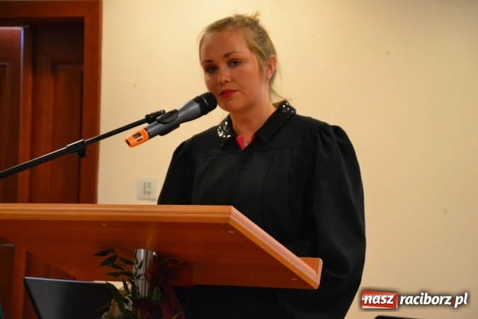 Zdjęcie w galerii na portalu naszraciborz.pl: Raciborska PWSZ zainaugurowała na Zamku Piastowskim rok akademicki 2015/2016 wiadomości z regionu