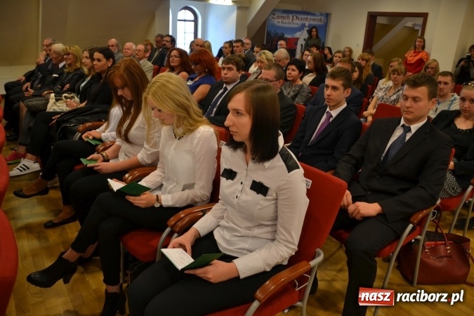 Zdjęcie w galerii na portalu naszraciborz.pl: Raciborska PWSZ zainaugurowała na Zamku Piastowskim rok akademicki 2015/2016 wiadomości z regionu